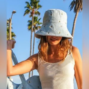 Jocelyn Bali Bumblebee Terry Bucket Hat OS